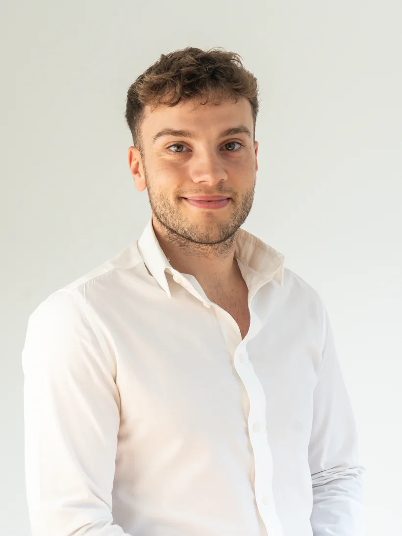 Gregorio Romani, comercial de SKY BROKER